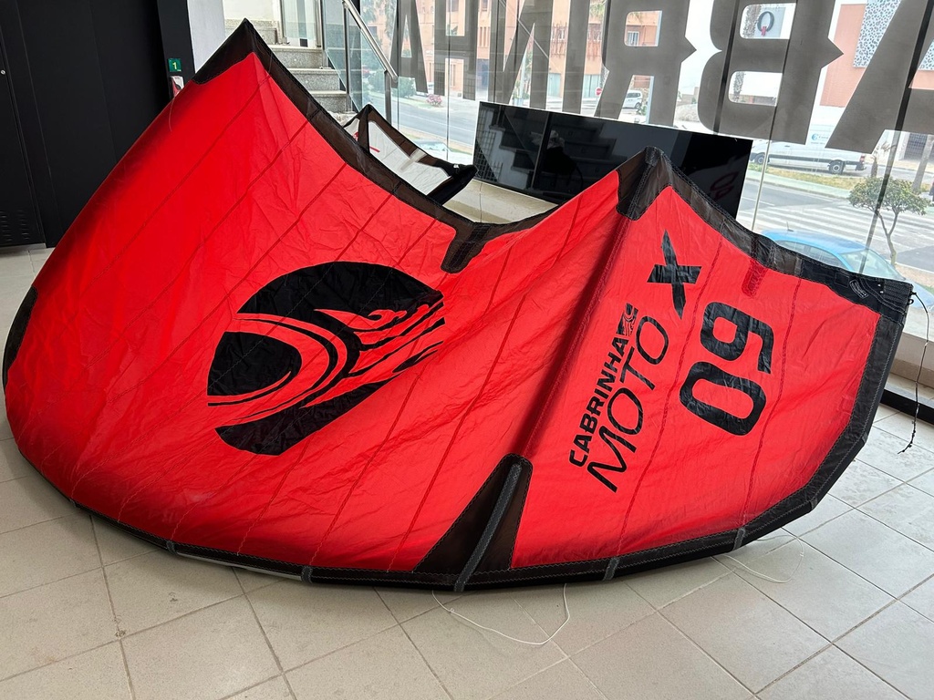 MOTO X 2023 RED 9m (used)