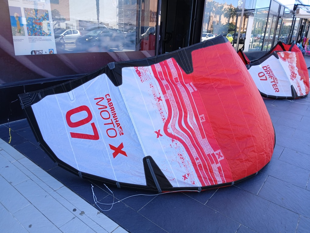 MOTO X 2023 C1 RED/WHITE 7m (used)