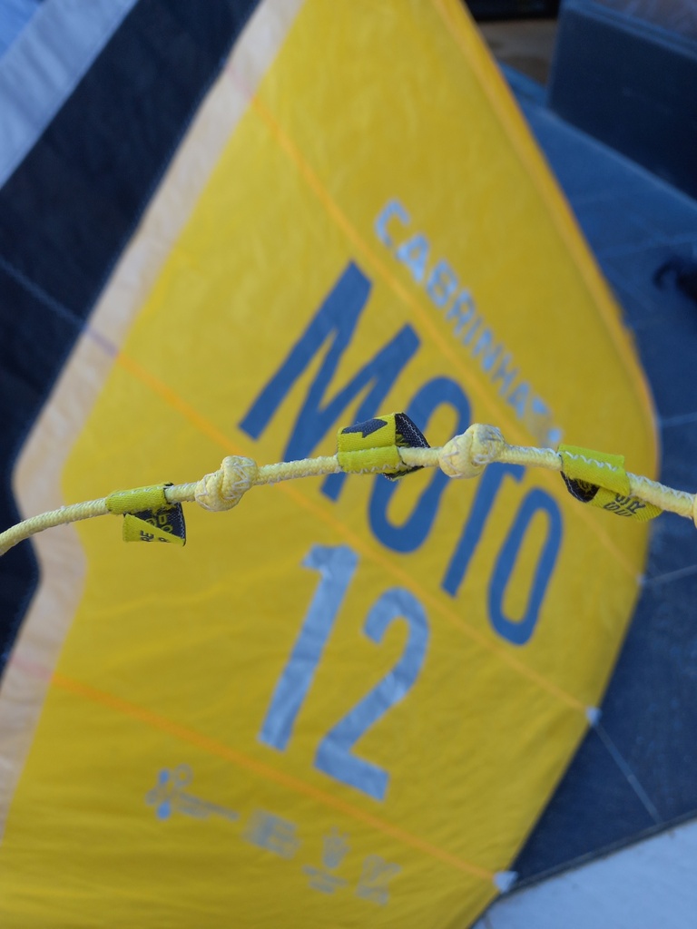 MOTO KITE ONLY 2022 CYAN/YELLOW 12m (used)