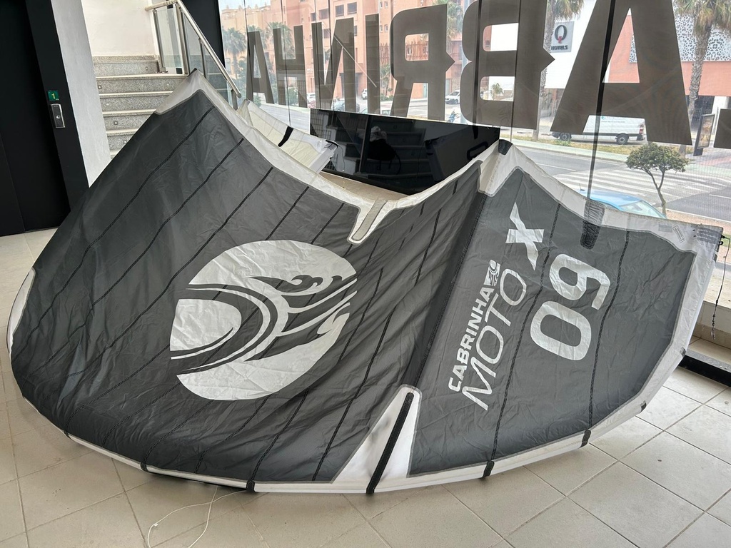 MOTO X 2023 C4 GREY/WHITE 9m (used)(4)