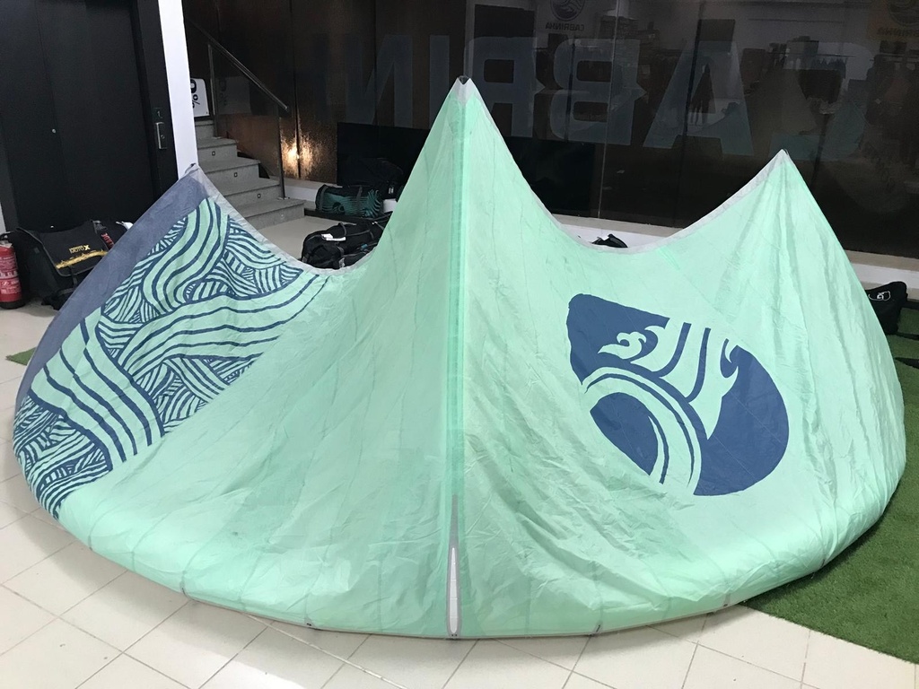 CONTRA 2022 C4 BLACK CYAN13m 2022 (used) (9)